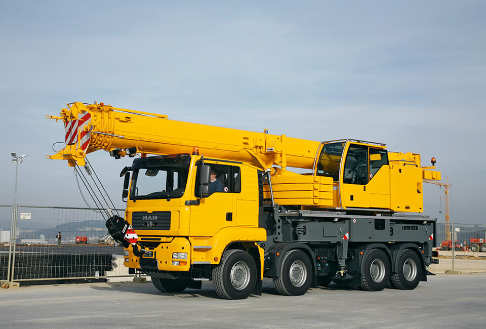 The Efficiency and Versatility of Telescopic Truck Cranes manutwice.com